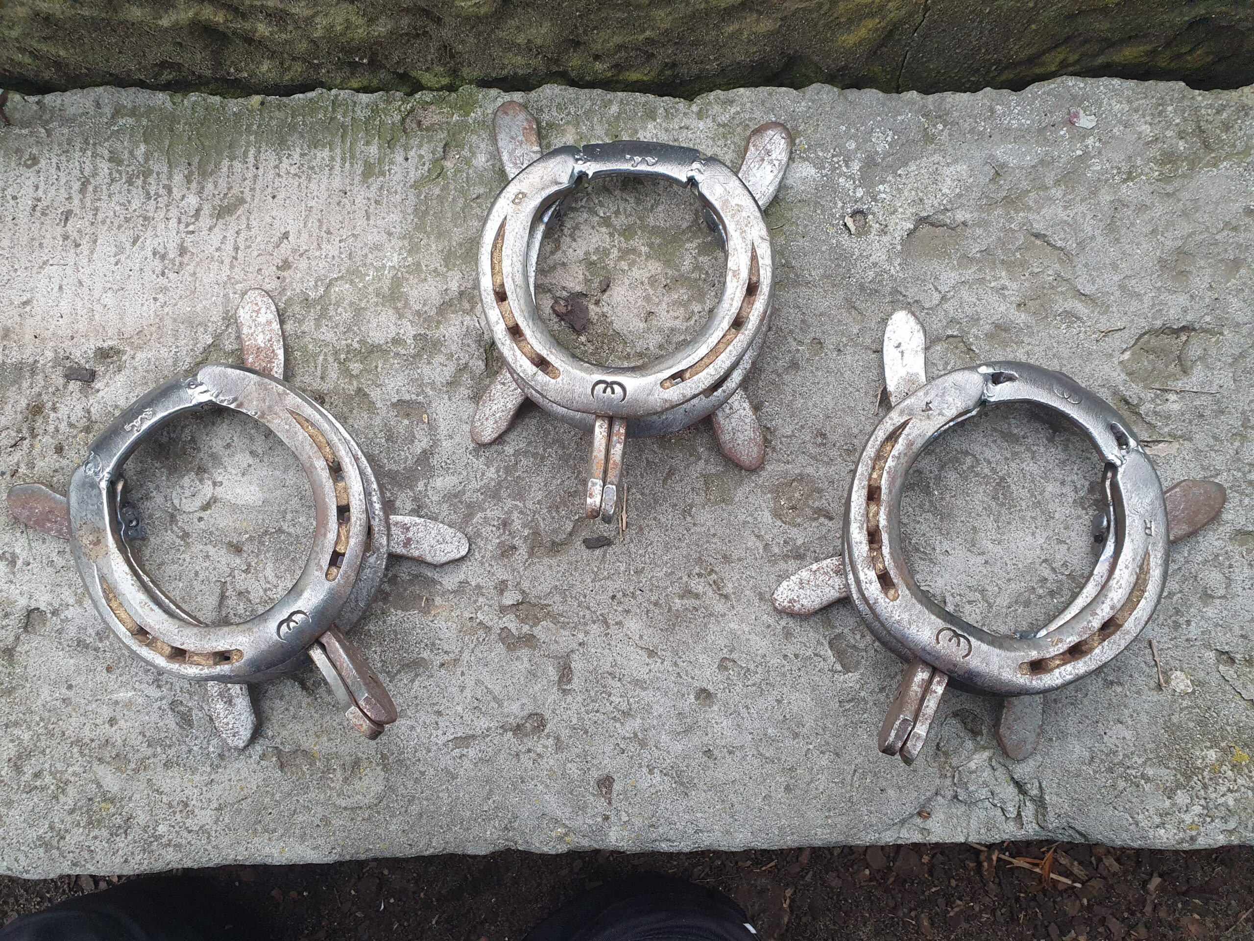 Schildkröte aus getragenen Hufeisen – Bild 2