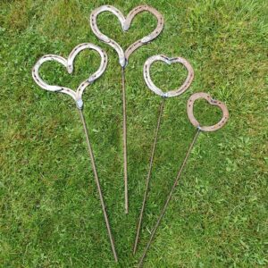 20250803_095737 Glücksbringer, Herz aus getragenen Hufeisen...