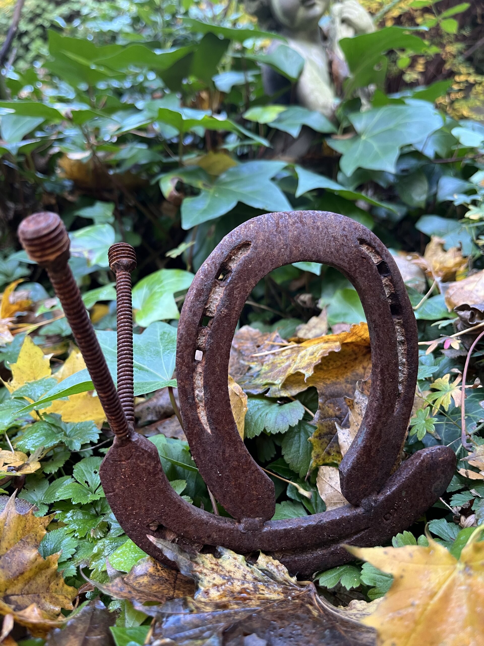 Schnecke aus echten, getragenen Hufeisen – Bild 4